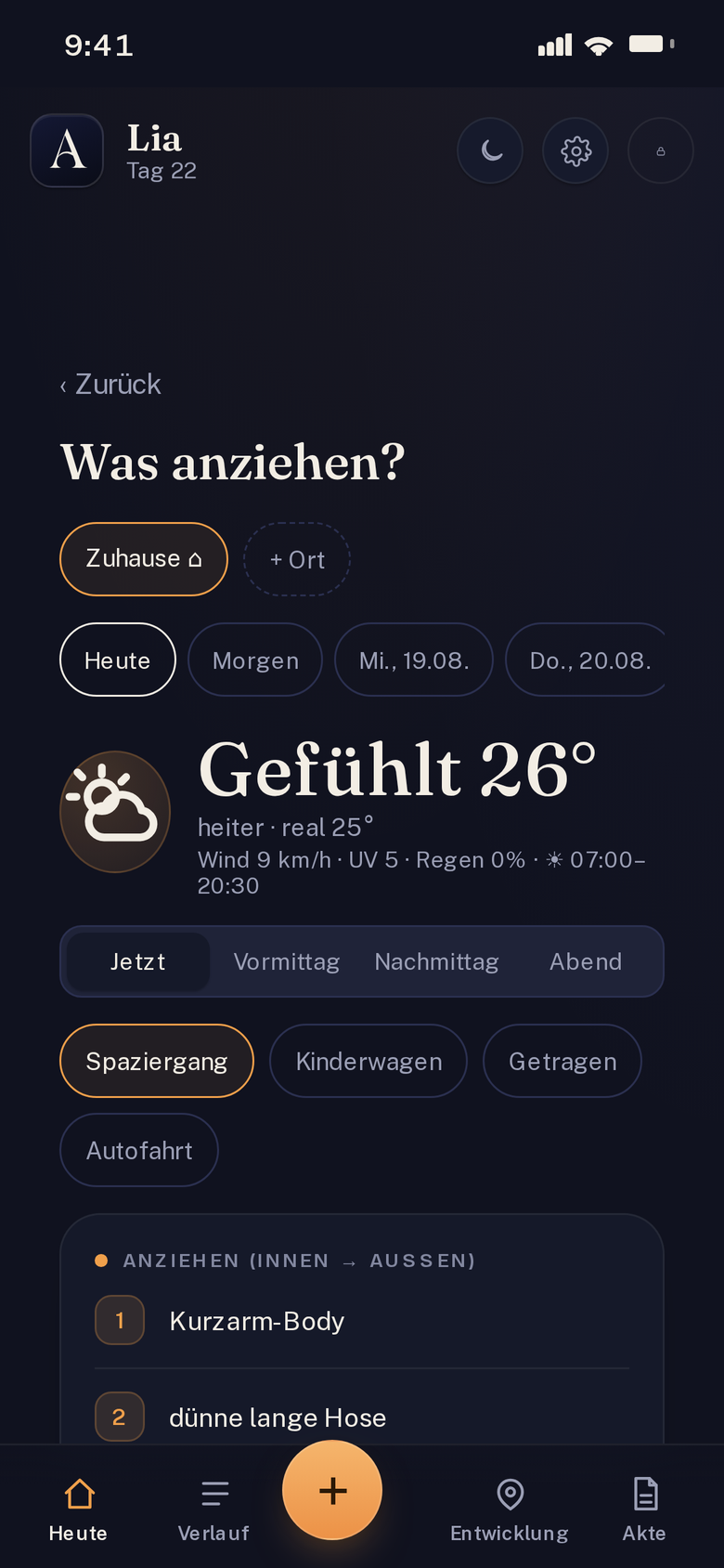 Aurelia Anziehen: bei gefühlten 26 Grad in Andratx empfiehlt Aurelia einen kurzärmligen Body und einen dünnen Strampler, dazu Sonnenhut und Sonnenschutz-Hinweis